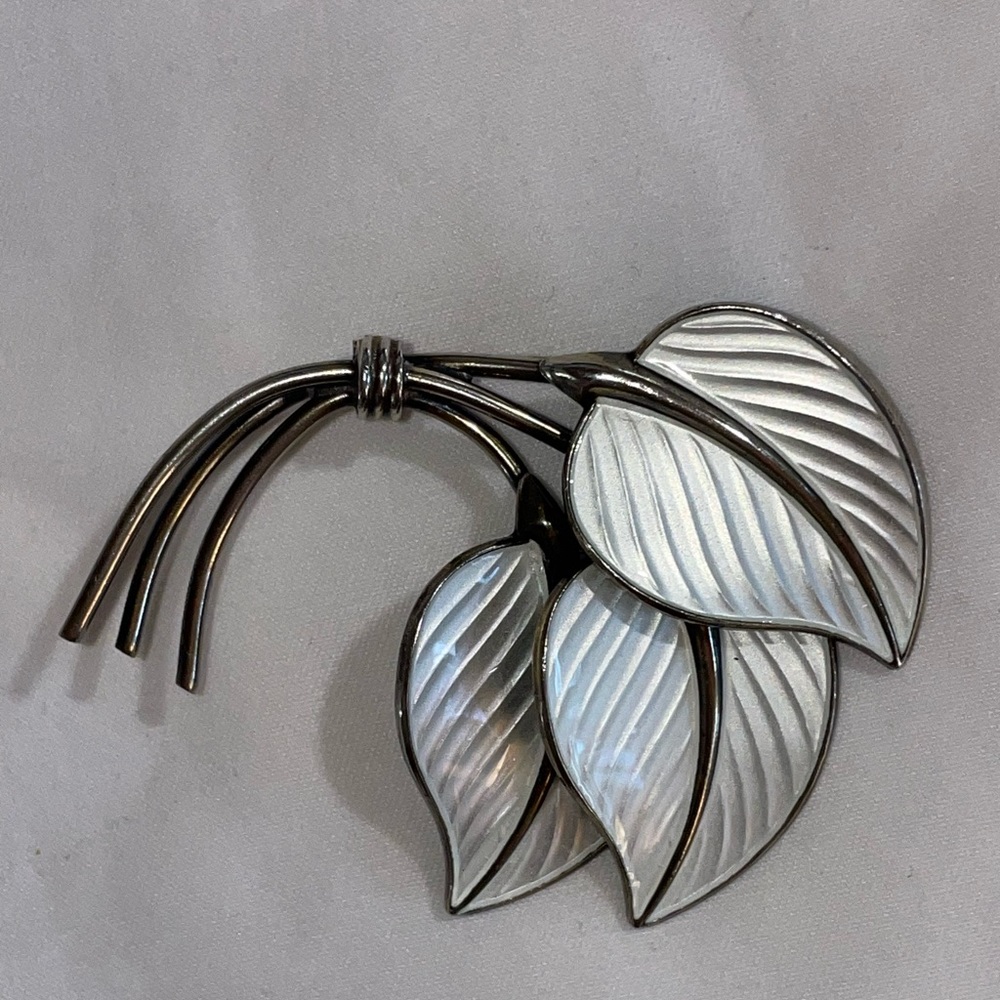 Vintage Norwegian silver/enamel leaf brooch & matching earrings.